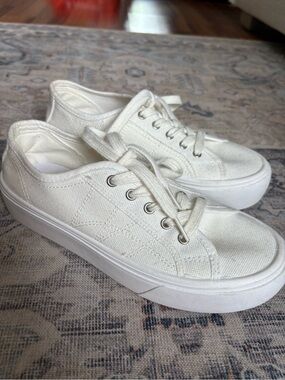 Madden Girl bone never worn Canvas Lace-Up Platform Sneakers 6.5